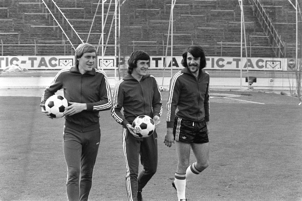 Training Belgisch elftal in Brussel Broos (l) en Van de Elst tijdens training, Bestanddeelnr 929-4066