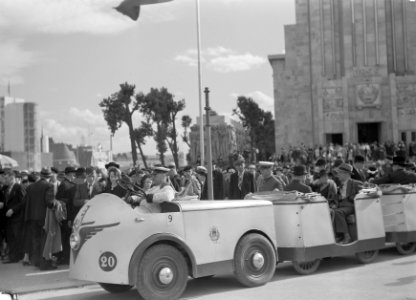 Transportwagentjes op het tentoonstellingsterrein, Bestanddeelnr 254-2695