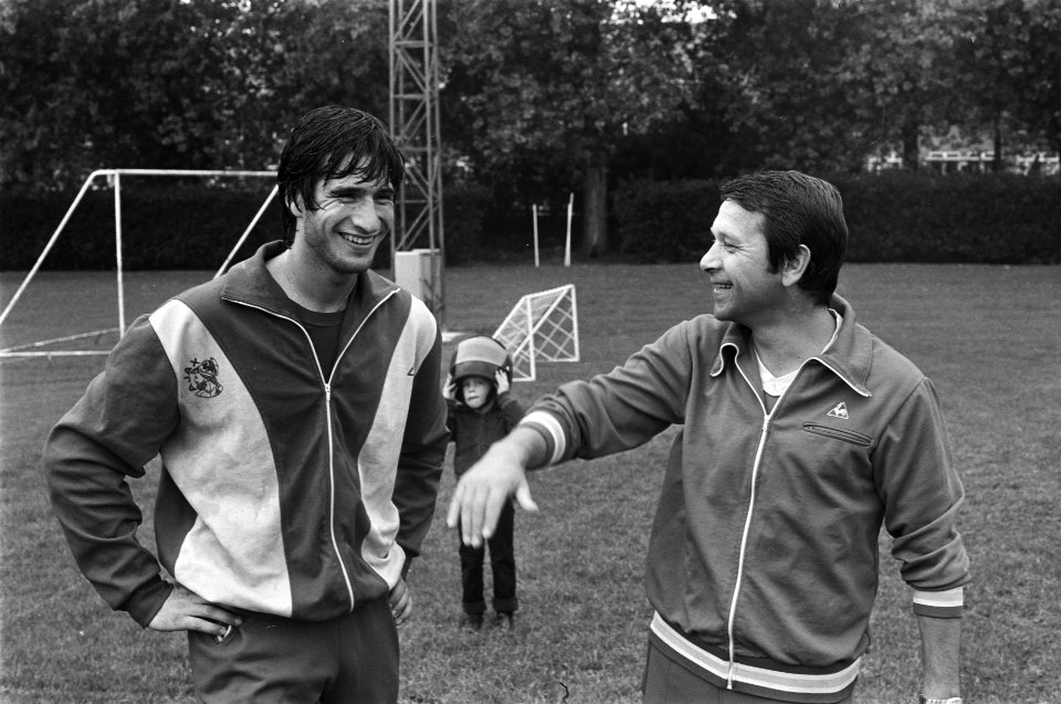Training Ajax La Ling (l) en trainer Ivic, Bestanddeelnr 929-3663