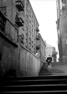 Trap langs gevels van woningen in de oude stad, Bestanddeelnr 190-0048 photo