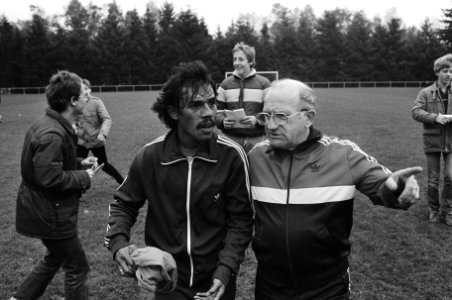 Trainer Rijvers (r) met Tahamata, Bestanddeelnr 932-3944