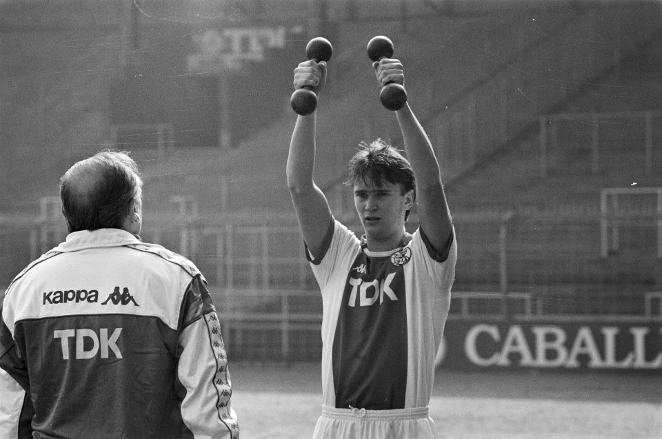 Training Ajax voor Europa Cup II wedstrijd tegen Olympique Marseille John Bosm, Bestanddeelnr 934-2318