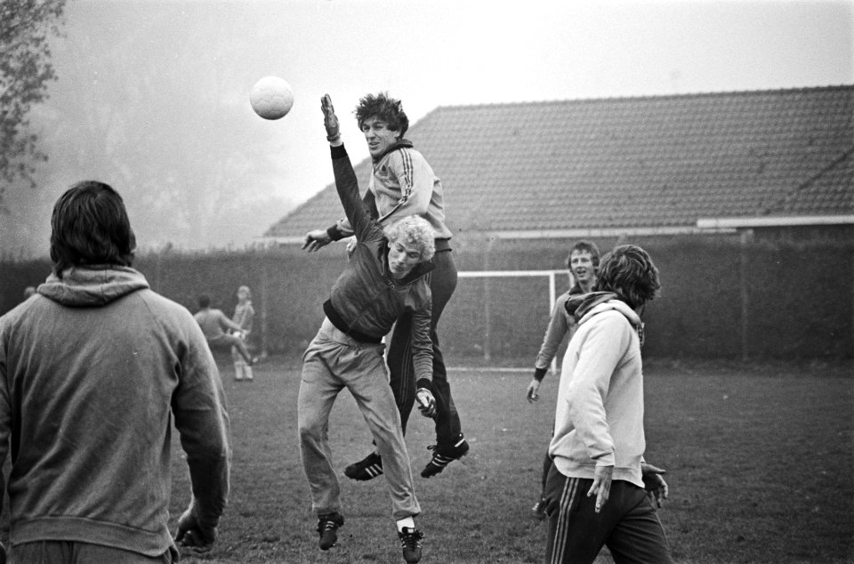 Training AZ67 voor duel tegen Barcelona Mermenten tijde training, Bestanddeelnr 929-3952