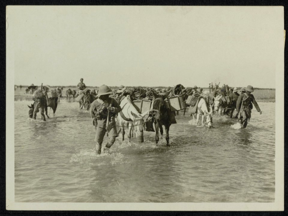 Transports crossing the Diala., Bestanddeelnr 158-1518