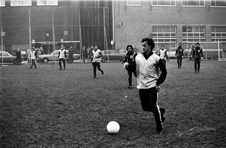 Training Johan Cruijff bij Ajax ivm afscheidswedstrijd tegen Bayern Munchen Cr, Bestanddeelnr 929-9805