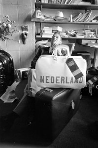 Trainer Wil Westphal van de atletiekploeg, bleef op het laatste moment thuis na , Bestanddeelnr 921-6996