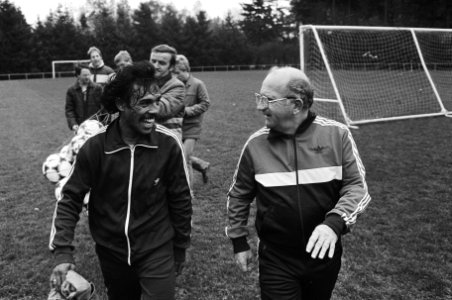 Trainer Rijvers (r) met Tahamata, Bestanddeelnr 932-3945