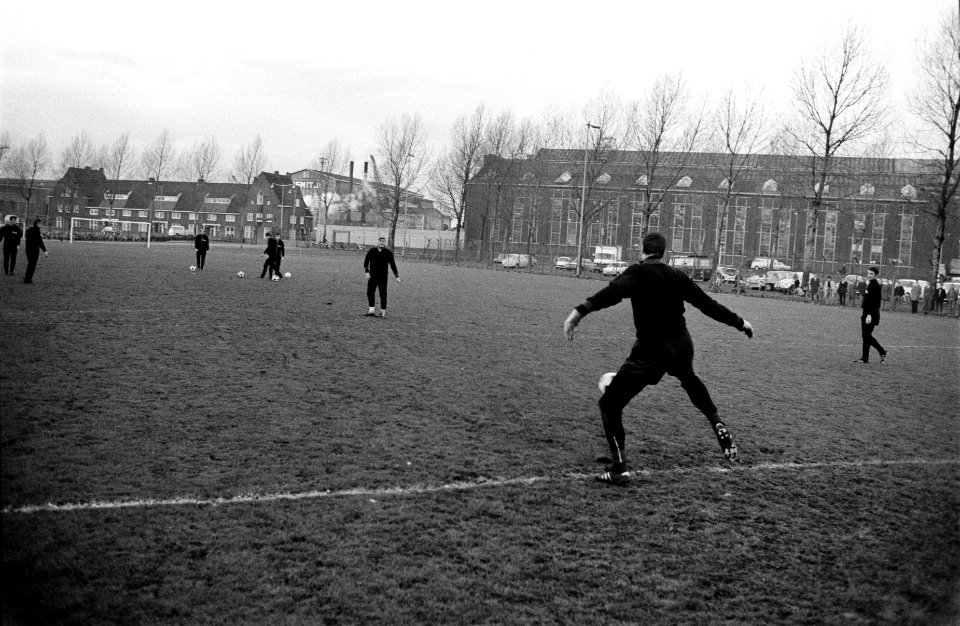 Training AC Milan elftal op bijveld van Feyenoord-stadi Rotterdam. Rivera (links, Bestanddeelnr 923-0118