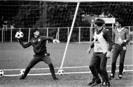Training Ajax, Ling (l) tijdens de training als keeper, Bestanddeelnr 930-9787