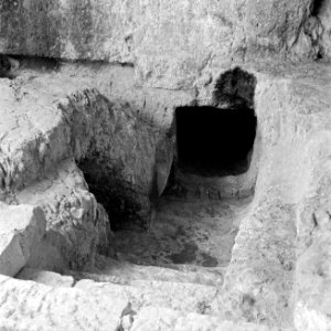 Trap in het complex van het Graf der Koningen, Bestanddeelnr 255-5383