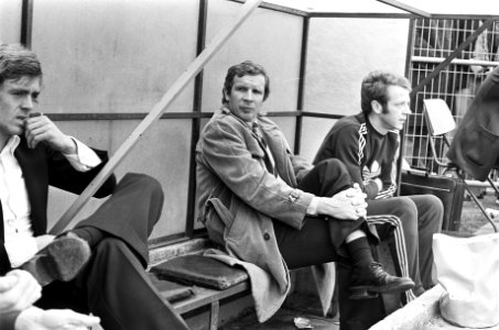 Trainer Hans Kraay (Ajax) in de dug-out (links), Bestanddeelnr 927-8952