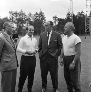 Trainers in trainingscentrum te Zeist Enkele deelnemers Gruber (Ajax), Cramer (, Bestanddeelnr 915-2923