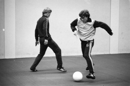 Training in verband met de interlandwedstrijd Italië - Nederland Krol (rechts)…, Bestanddeelnr 930-1278