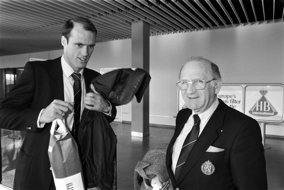 Trainer Kees Rijvers (r) en Johnny Metgod, Bestanddeelnr 932-5010