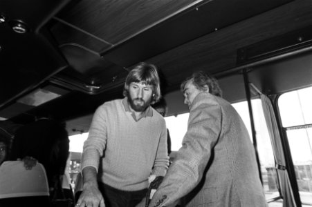 Trainer Ernst Happel met (links) Manfred Kaltz, Bestanddeelnr 931-7104