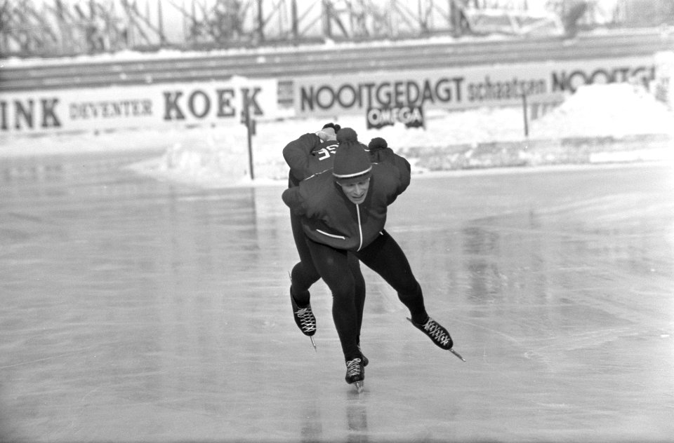 Training voor Wereldkampioenschappen schaatsen voor heren te Deventer nr. 3 , 4, Bestanddeelnr 922-1034