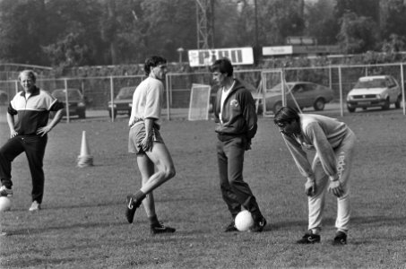 Trainingskamp Ajax Johan Cruijff met Marco van Basten, Bestanddeelnr 933-4412