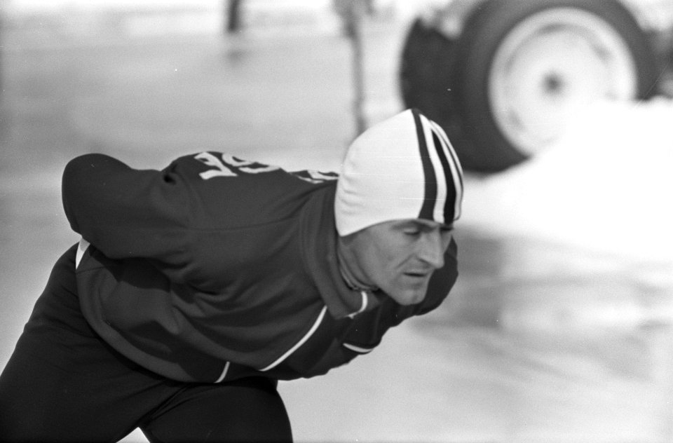 Training voor Wereldkampioenschappen schaatsen voor heren te Deventer nr. 7 Ma, Bestanddeelnr 922-1035