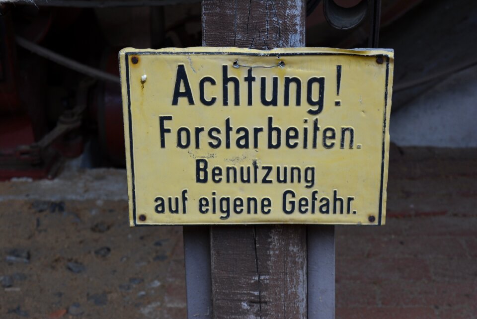 Attention warnschild forestry work