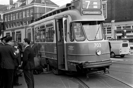 Tram(lijn 7 uit de rails gelopen op het Frederiksplein, Bestanddeelnr 921-5810