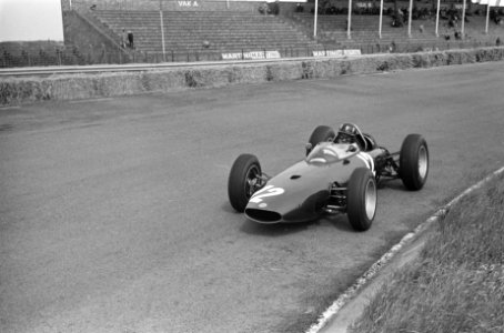 Training voor Grand Prix te Zandvoort begonnen Graham Hill in een BRM in de Hug, Bestanddeelnr 915-2837