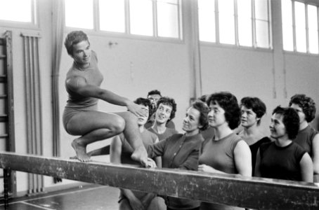 Training van Olympische turnsters te Arnhem, Bestanddeelnr 911-4943