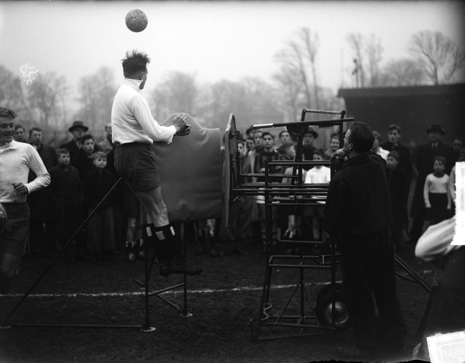 Trainingstoestel bij HFC van Strooker, Bestanddeelnr 904-4222