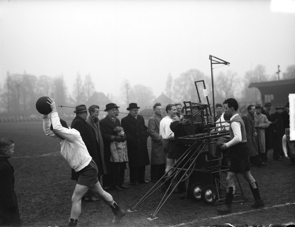 Trainingstoestel bij HFC van Strooker, Bestanddeelnr 904-4218