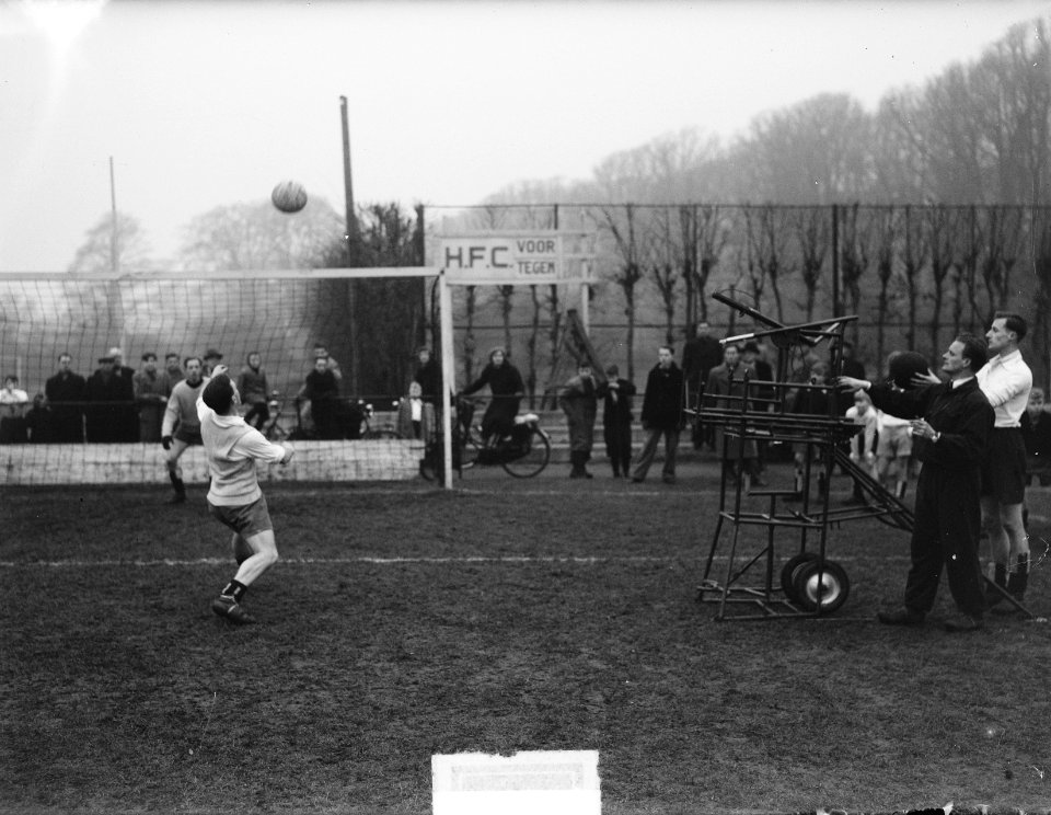 Trainingstoestel bij HFC van Strooker, Bestanddeelnr 904-4223