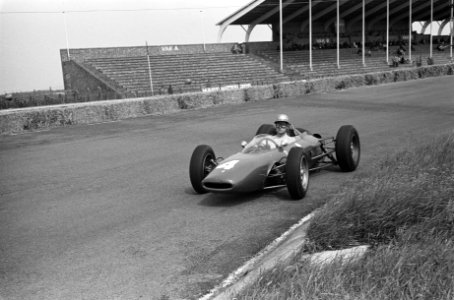 Training voor Grand Prix te Zandvoort begonnen Scarfiotti in zijn Ferrari in de, Bestanddeelnr 915-2839