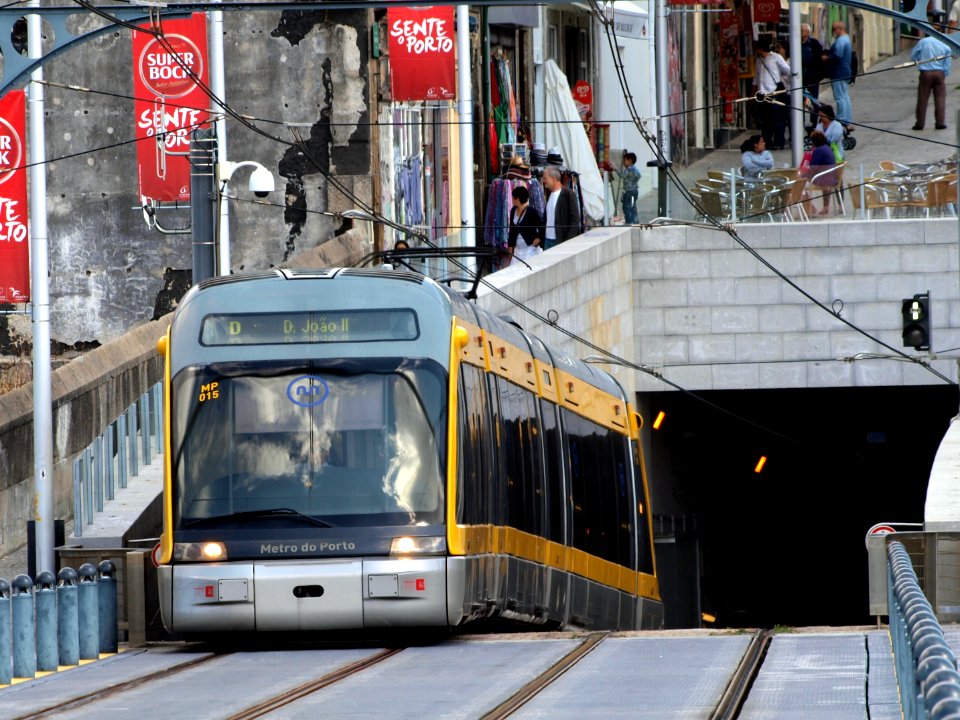 Tram in Porto pic-002
