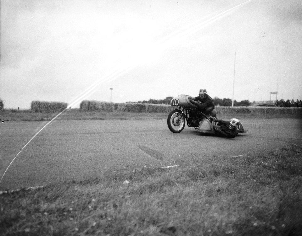 Training voor de TT races op het circuit van Assen Zijspan, Bestanddeelnr 909-6636