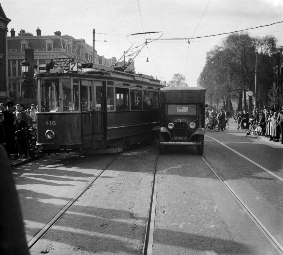 Tram lijn 7 ontspoort in Sarphatistraat., Bestanddeelnr 905-3676