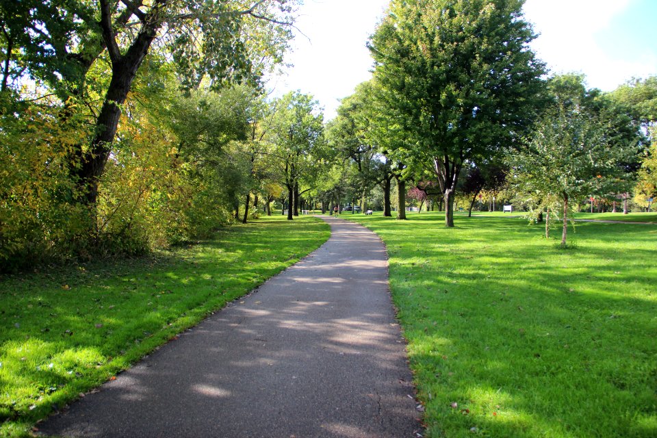Trail in Lake Nokomis Park, Oct 2017 2