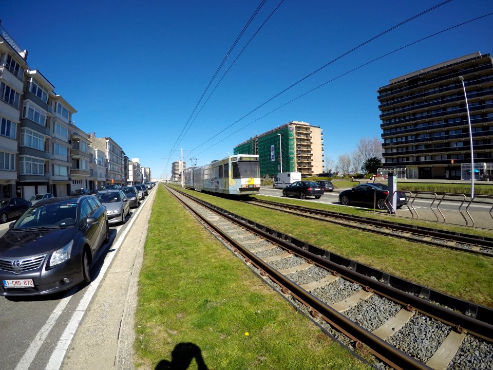 Tram De Lijn sur la Troonstraat à Ostende