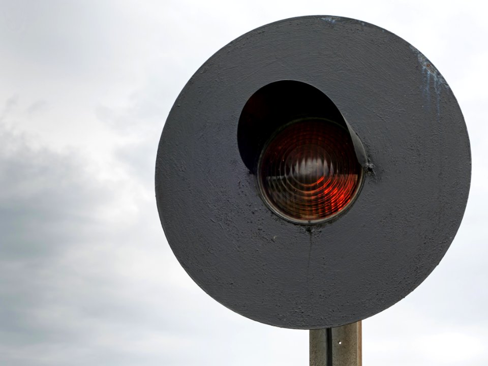 Train signal at level crossing Gåseberg 5