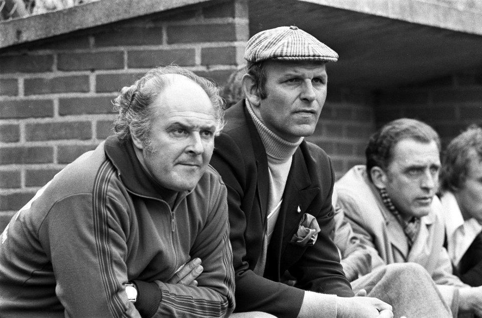 Trainer Barry Hughes (midden) van Haarlem, Bestanddeelnr 927-9195