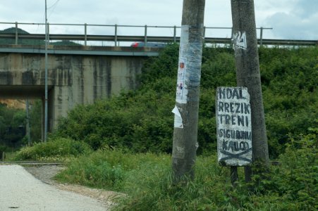 Train level crossing warning sign in Vora (OSCAL19 trip)