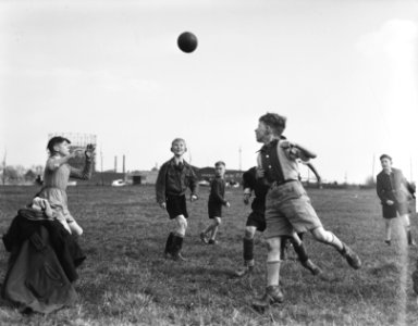Trainen schoolvoetbal, Bestanddeelnr 904-4819