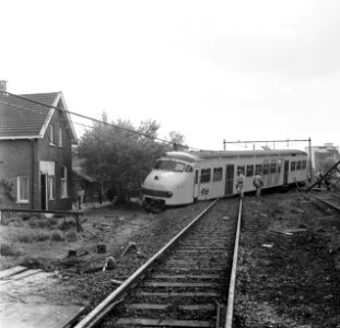 Trein ontspoord in Heeze bij Eindhoven, Bestanddeelnr 929-7190
