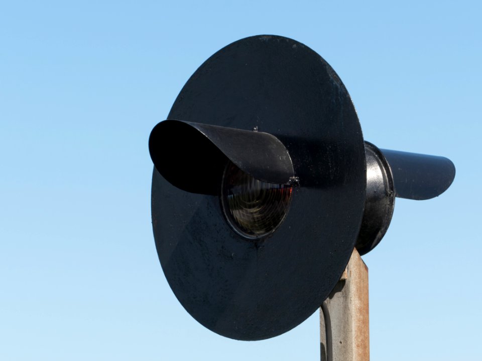 Train signal at level crossing Gåseberg 2