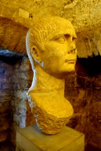 Trajan bust, c. 100 AD - Cryptoporticus of Aeminium - Museu Nacional de Machado de Castro - Coimbra, Portugal - DSC09861