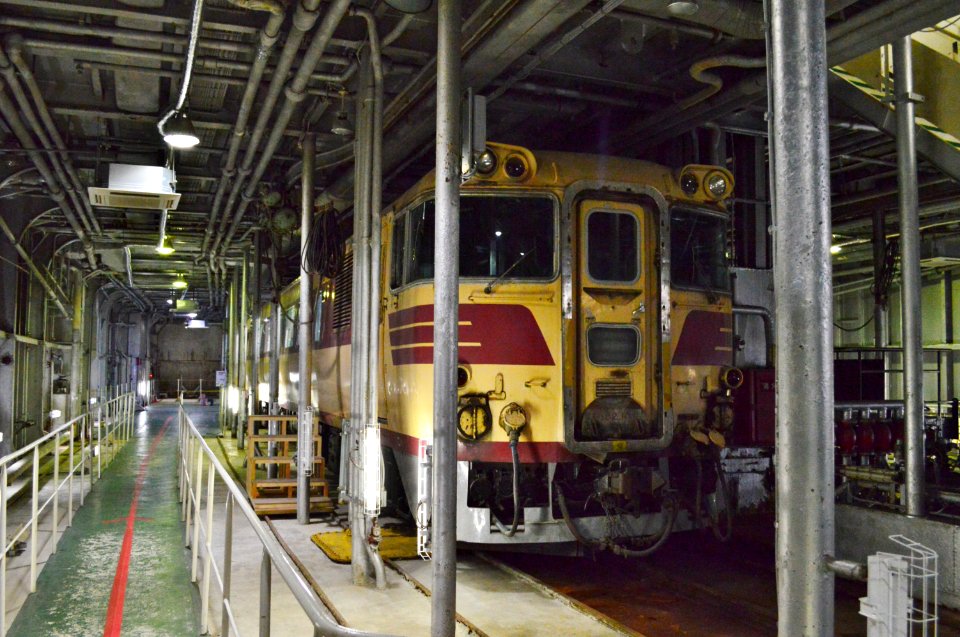 Trains in Hakkoda-maru-5