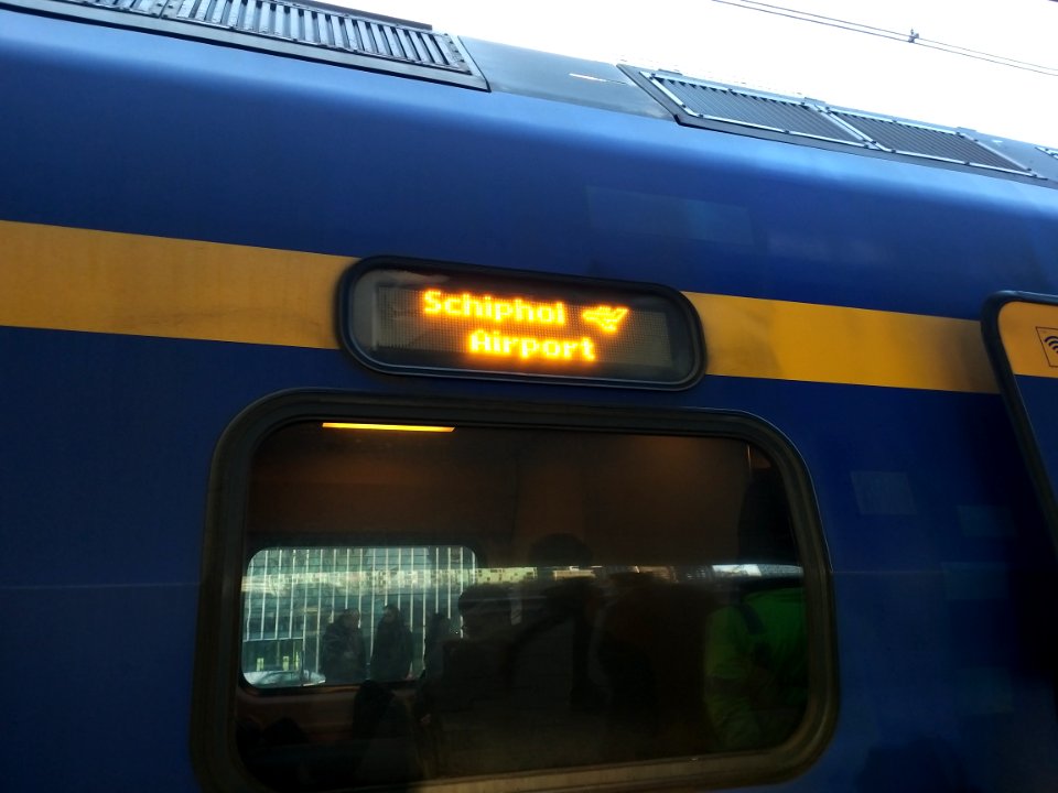Traintoschipholairportfromzuidstation