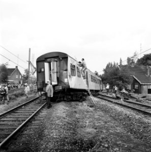 Trein ontspoord in Heeze bij Eindhoven, Bestanddeelnr 929-7191