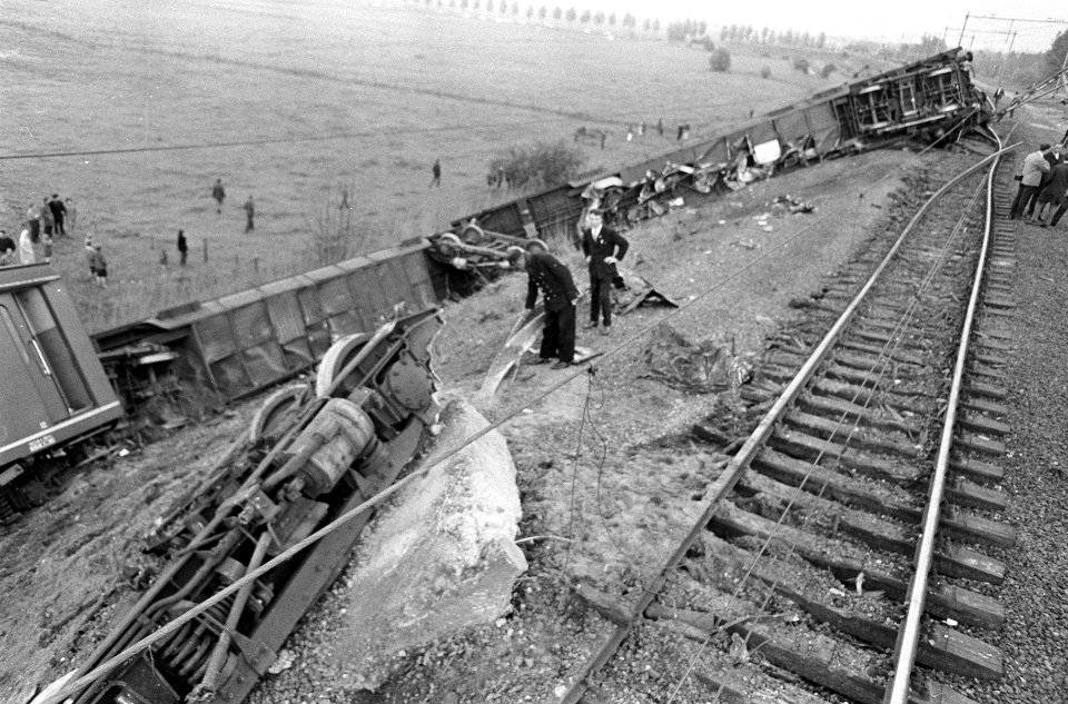 Trein ontspoort bij Hedel (Gelderland), Bestanddeelnr 919-2073