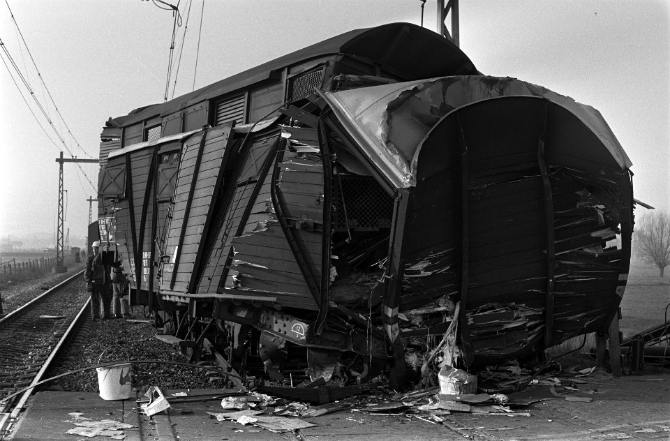 Trein ontspoord tussen Nijkerk en Putten, Bestanddeelnr 926-2279