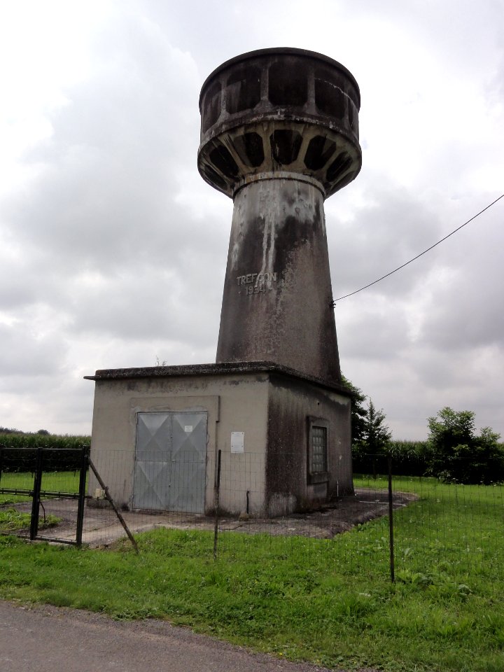 Trefcon (Aisne) château-d'eau