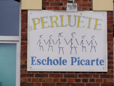 Trefcon (Aisne) Mairie-école, panneau l'eschole Picarte