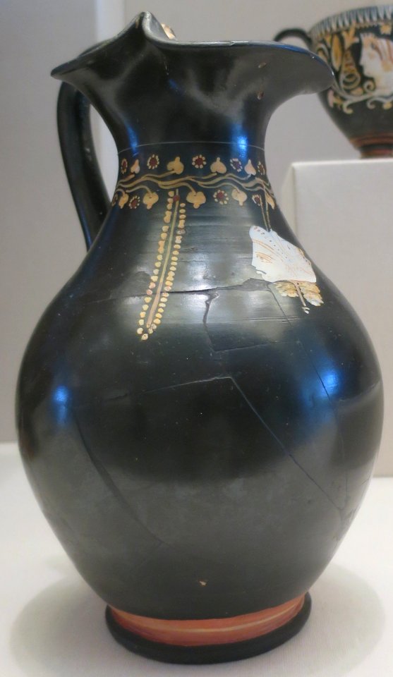 Trefoil oinochoe, southern Italy, Apulia, c. 340-320 BCE, terracotta, Gnathia ware